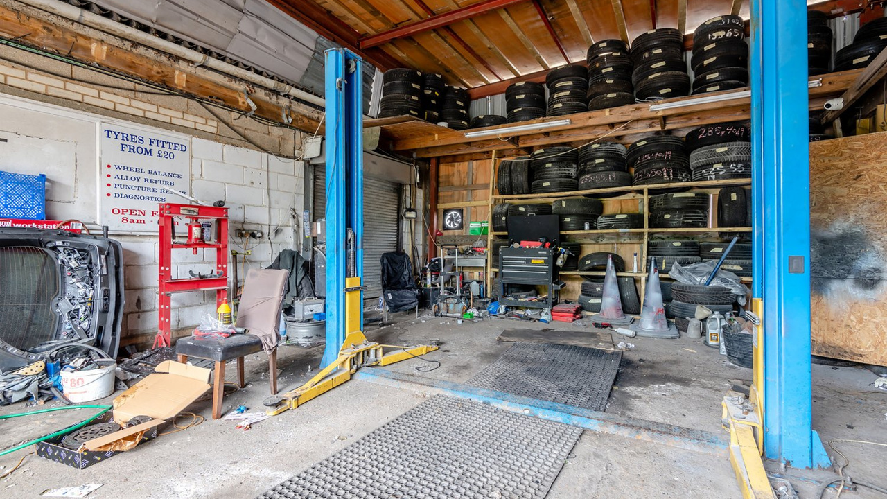 Tyre Bay_Workshop_2.jpeg