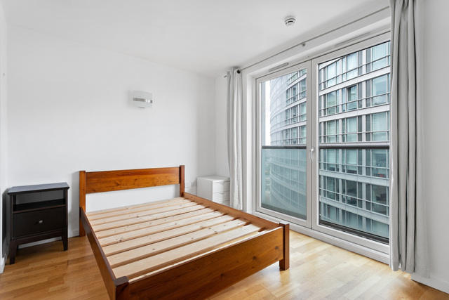 021020252_REL_Flat 1318 New Providence Wharf 1 Fairmont Avenue_E14 9PW_008
