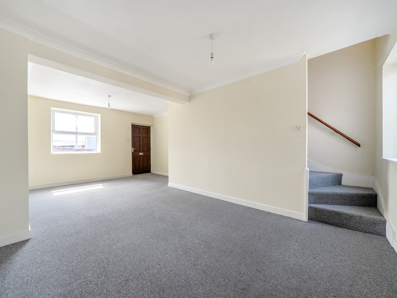 175 Widemarsh St - Living Room
