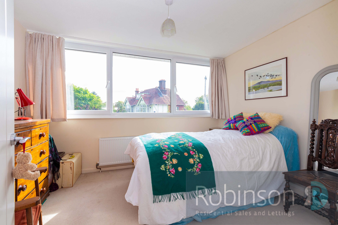26 Lynton Green-15