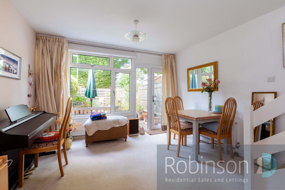 26 Lynton Green-12