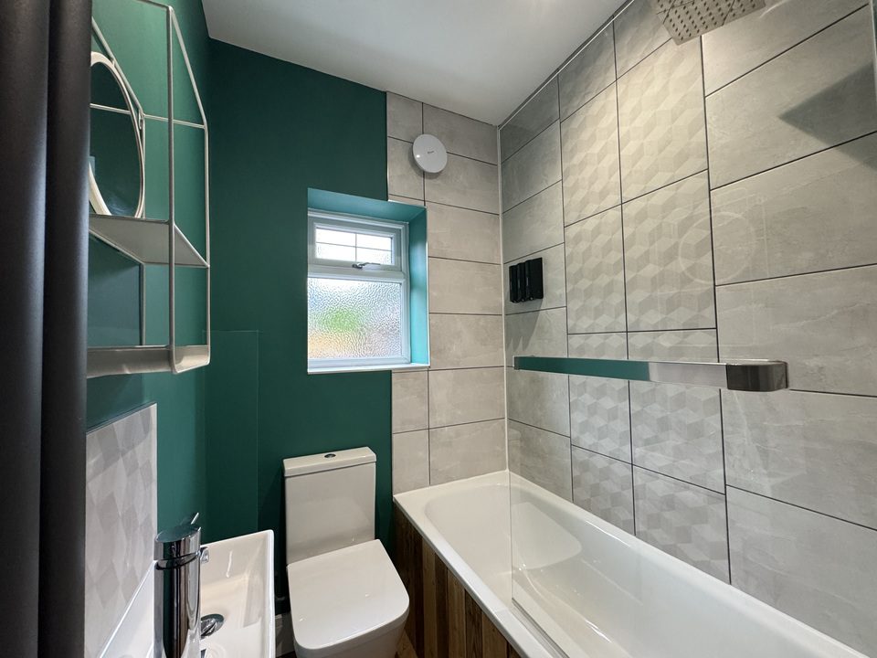 Downstairs Bath/WC