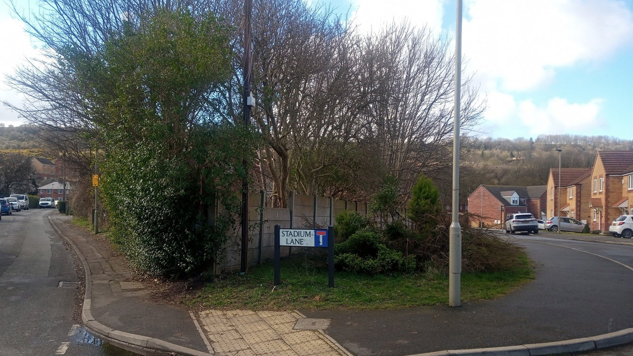 Hinderwell_StadiumLane1