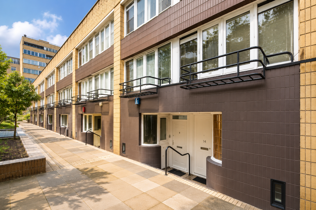 Porchester Square Mews, London, W2