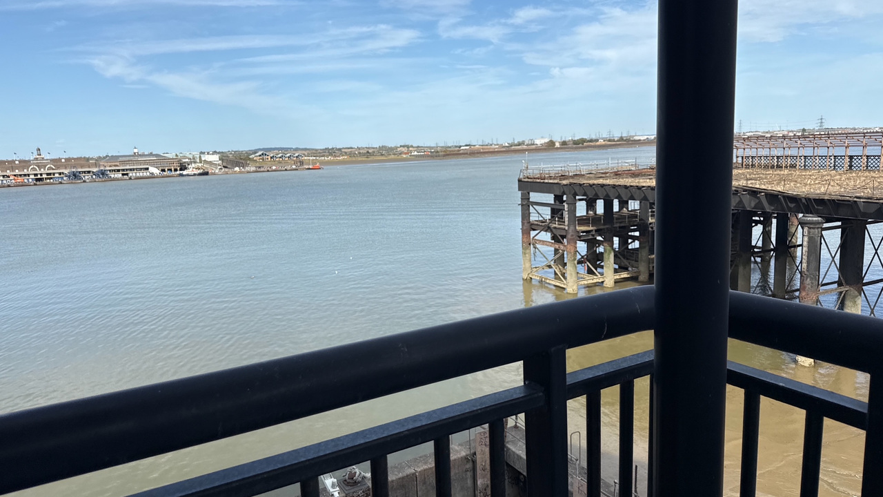 Balcony riverviews.JPG