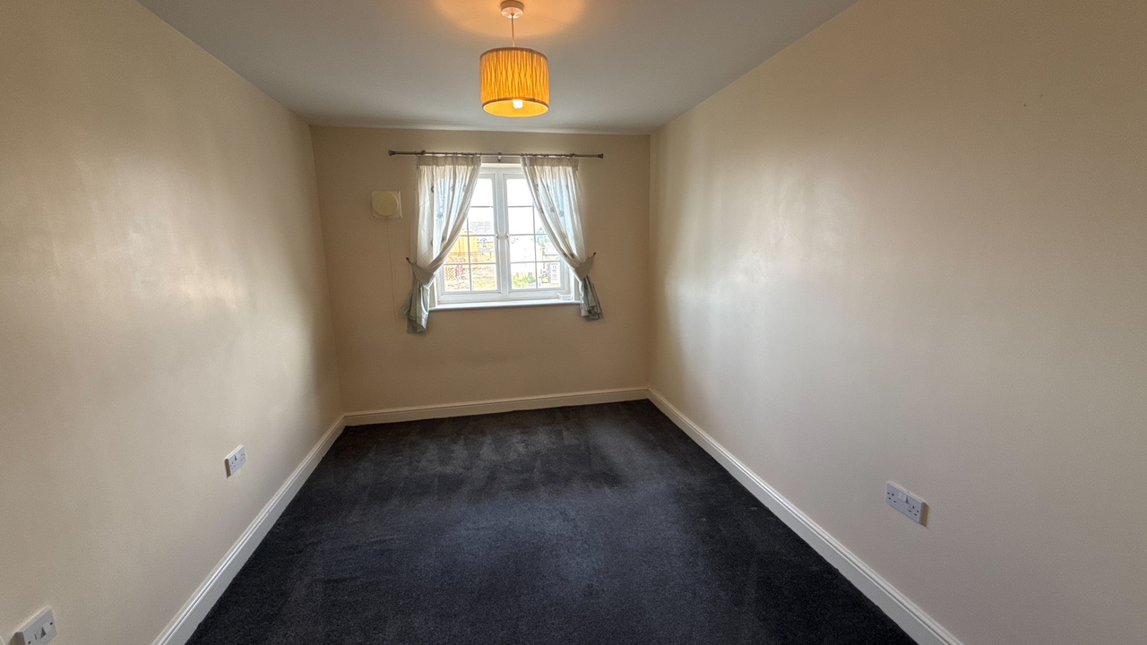 Bedroom_2.JPG