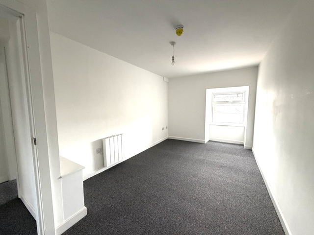 Top Flat (3), 2 Hill Street, Caergybi, Ynys Mon