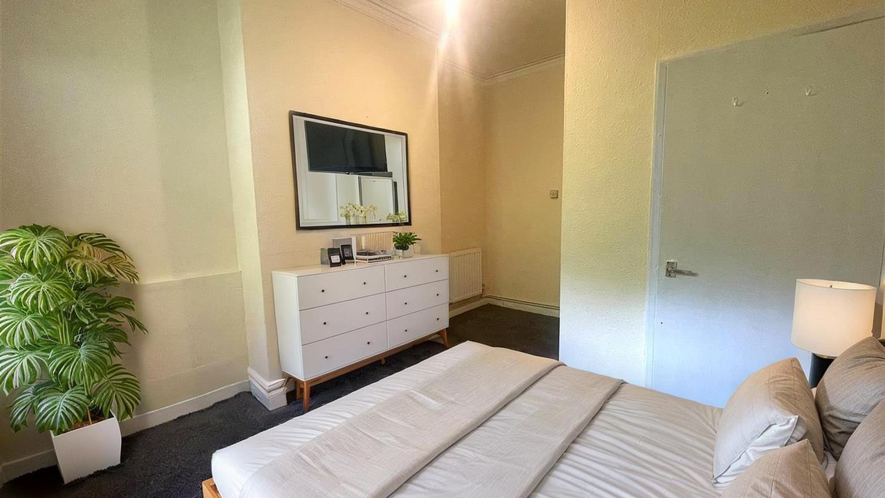 flat-1-24-severn-street-bedroom - Bedroom - Scandinavian - 4