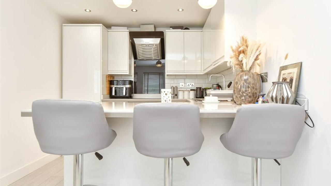Breakfast bar
