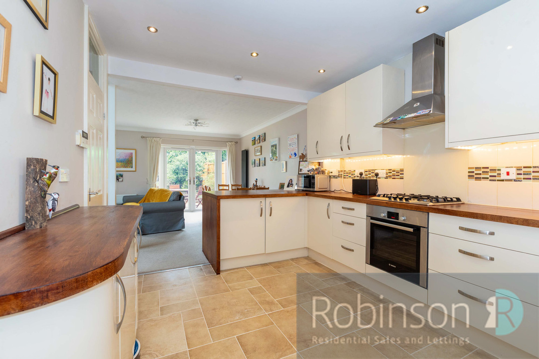 38 Lambourne Drive-12