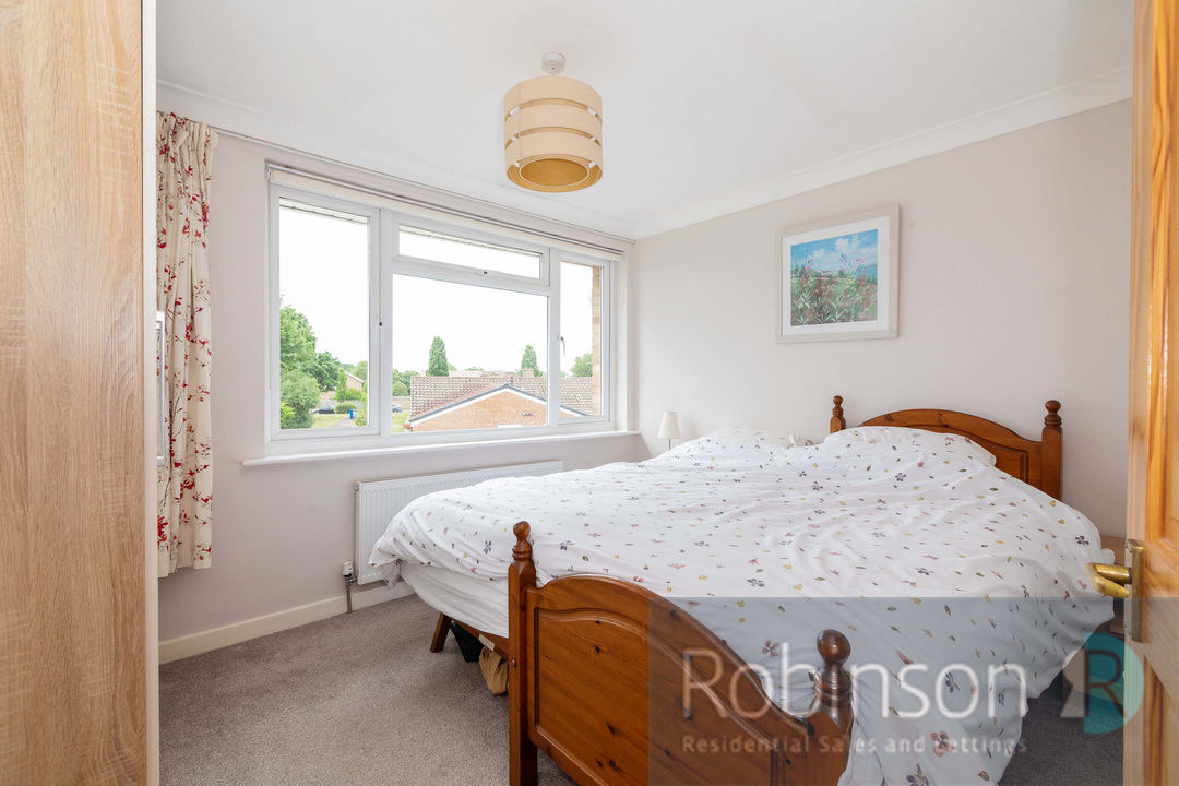 38 Lambourne Drive-17