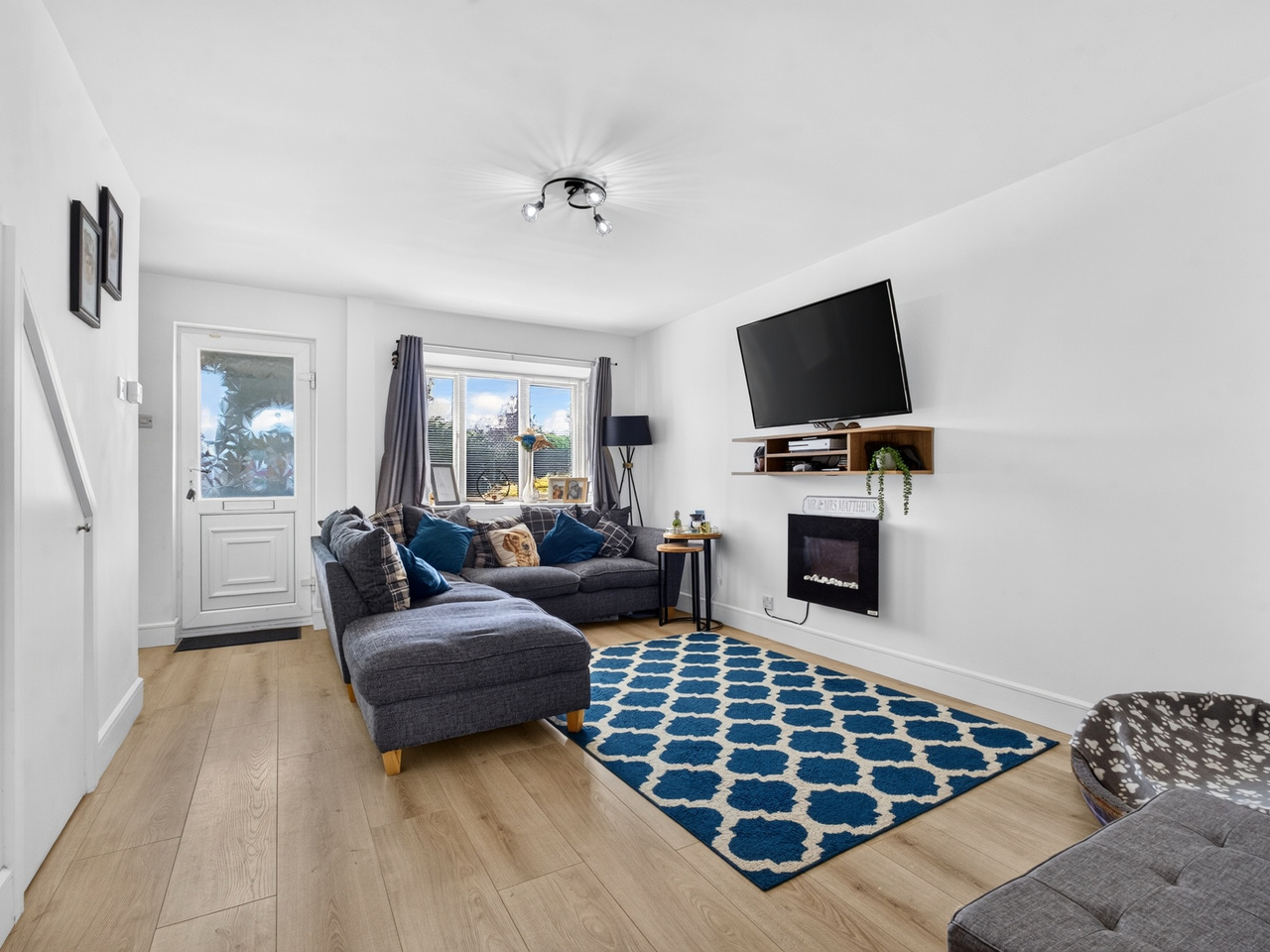 Living Room (2)