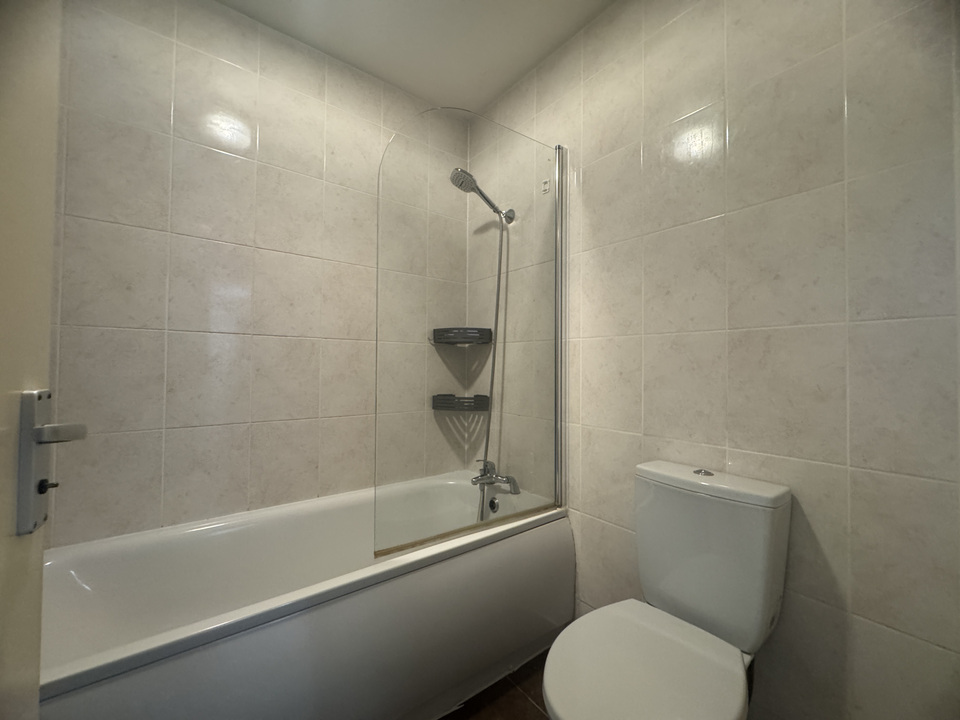 Bath/WC with shower