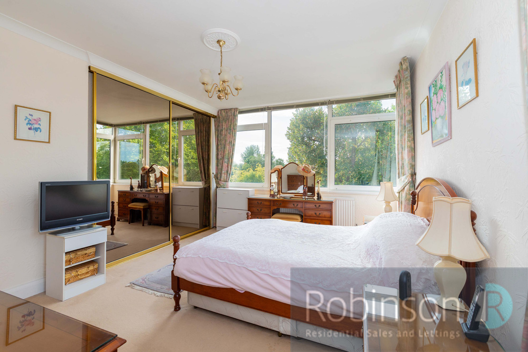 19 Woodhurst South-19