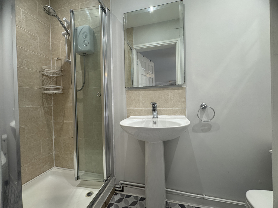 En-suite shower/WC